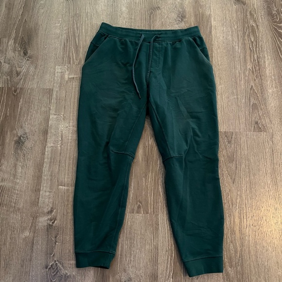 Lululemon men’s City Sweat Jogger in Green Jasper - Picture 3 of 12